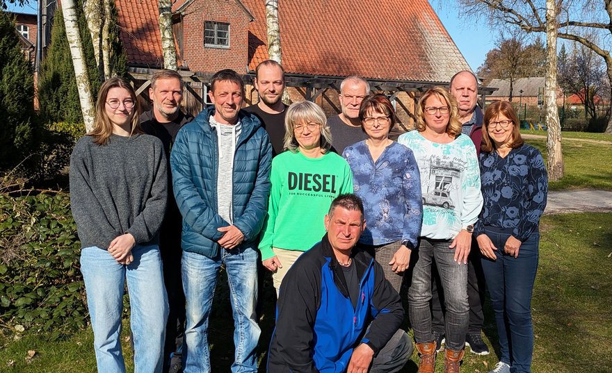 zeigt Gruppenbild der Mitarbeiter des Eigenbetriebs