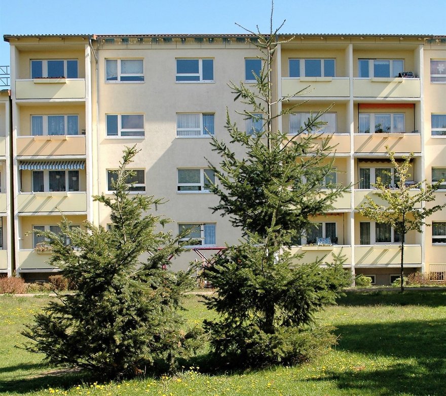 zeigt Rückfront Gebäudeabschnitt Nr. 16-18