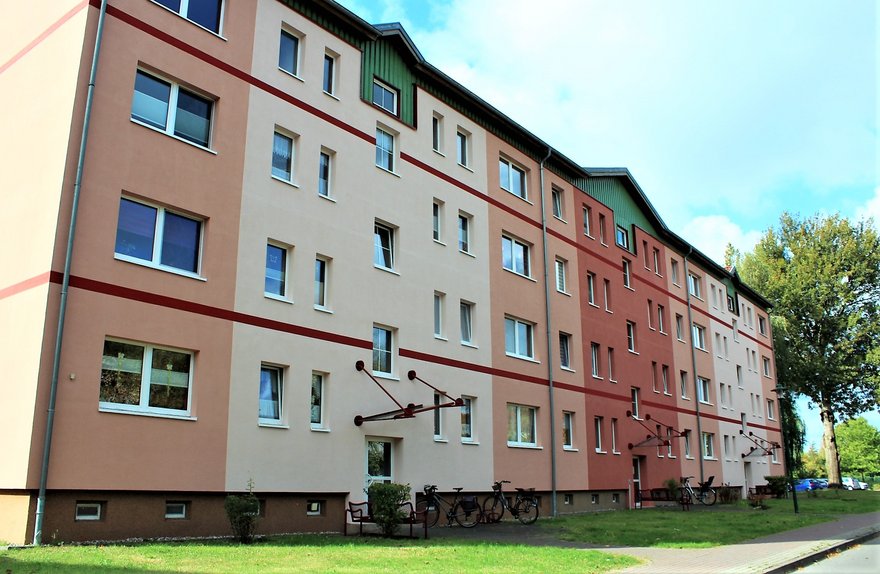 zeigt Wohngebäude Waldstraße 24 - 28